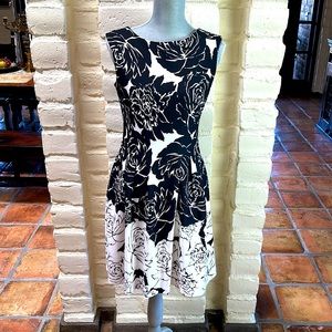 Rarely Worn Neiman Marcus dress in Black&White size 6